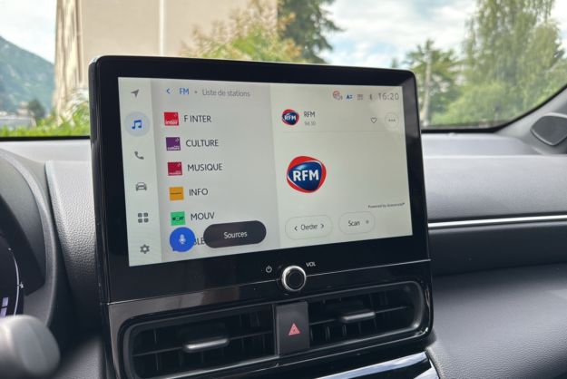 TOYOTA YARIS CROSS HYBRIDE 130 2WD DESIGN