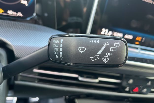 VOLKSWAGEN GOLF E-TSI 150 DSG R-LINE EDITION