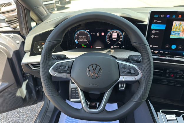 VOLKSWAGEN GOLF E-TSI 150 DSG R-LINE EDITION