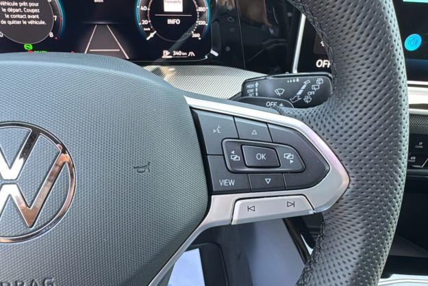 VOLKSWAGEN GOLF E-TSI 150 DSG R-LINE EDITION