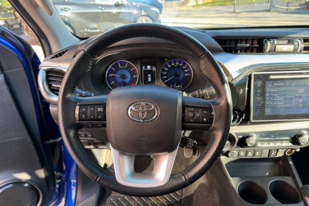 TOYOTA HILUX 2.4 D4-D 150 INVINCIBLE BVA HARD TOP