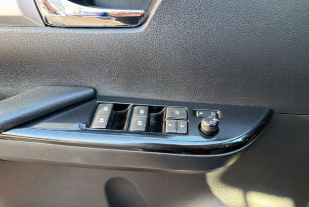 TOYOTA HILUX 2.4 D4-D 150 INVINCIBLE BVA HARD TOP