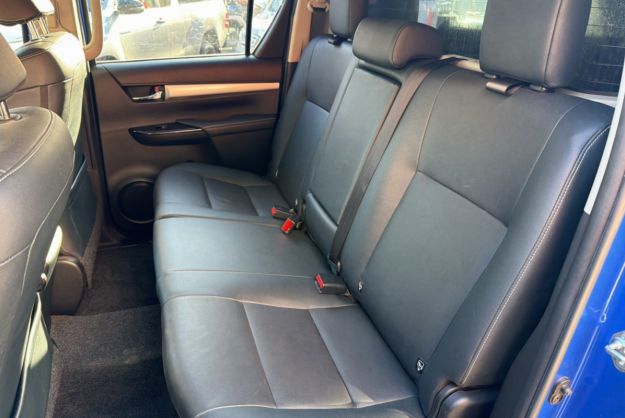 TOYOTA HILUX 2.4 D4-D 150 INVINCIBLE BVA HARD TOP