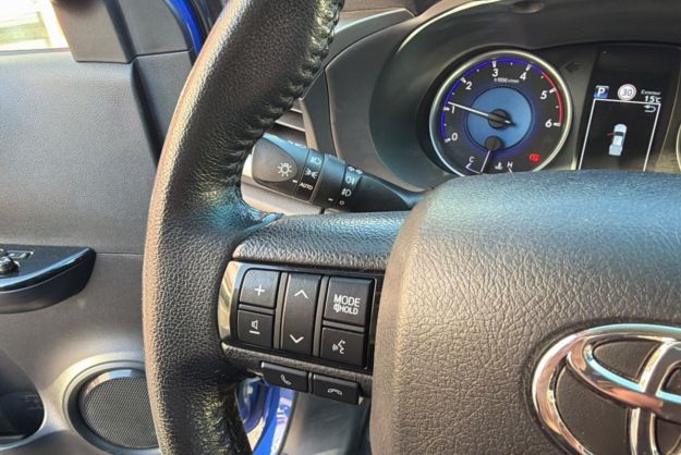 TOYOTA HILUX 2.4 D4-D 150 INVINCIBLE BVA HARD TOP