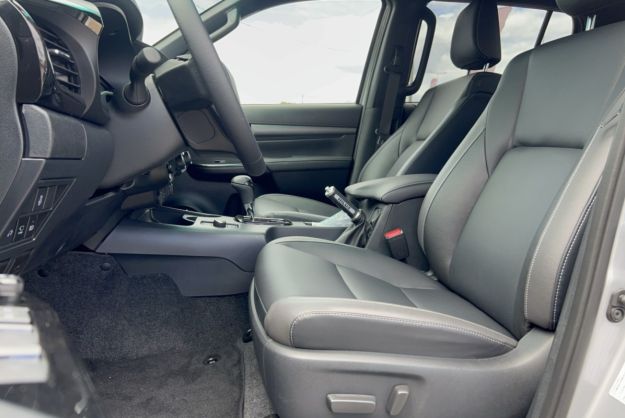 TOYOTA HILUX 2.8 204 BVA INVINCIBLE 4PL