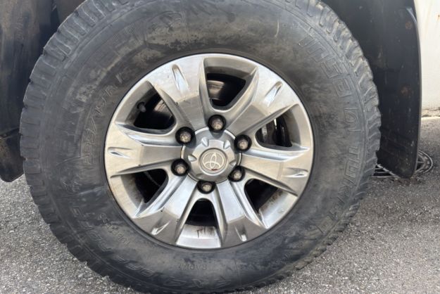 TOYOTA HILUX 2.5 D-4D 4WD 144 CV DOUBLE CABINE