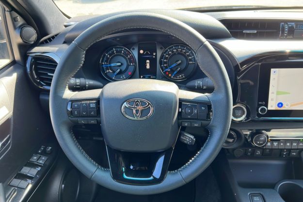 TOYOTA HILUX 2.8 204 BVA INVINCIBLE 4PL