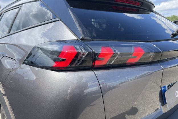 PEUGEOT 2008 BLUEHDI 130 EAT8 ALLURE PACK