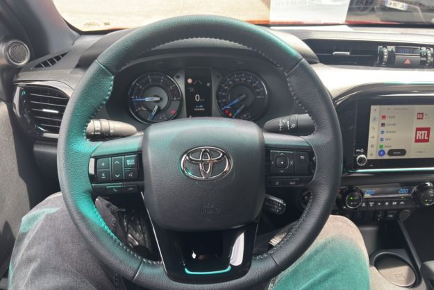 TOYOTA HILUX 2.8 204 BVA INVINCIBLE 4PL