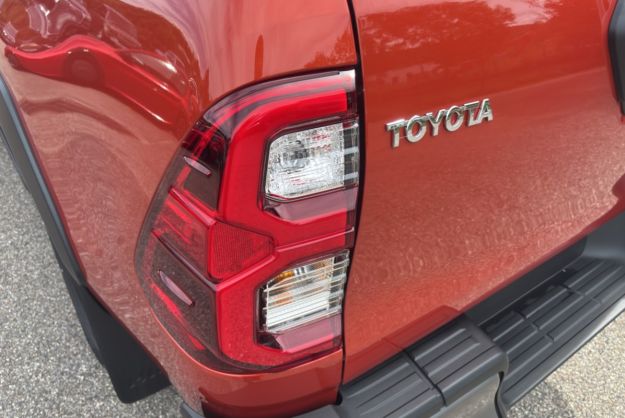 TOYOTA HILUX 2.8 204 BVA INVINCIBLE 4PL