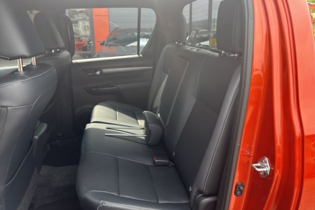 TOYOTA HILUX 2.8 204 BVA INVINCIBLE 4PL