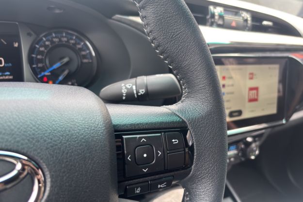 TOYOTA HILUX 2.8 204 BVA INVINCIBLE 4PL