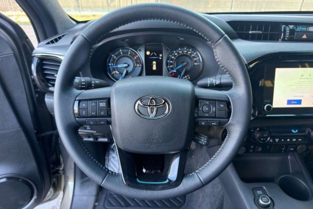 TOYOTA HILUX 2.8 204 BVA INVINCIBLE 4PL