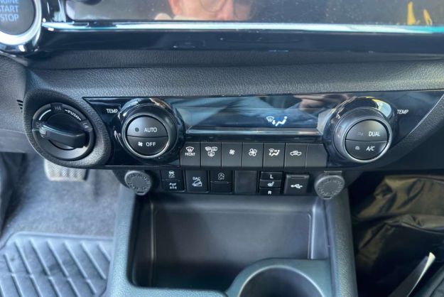 TOYOTA HILUX 2.8 204 BVA INVINCIBLE 4PL