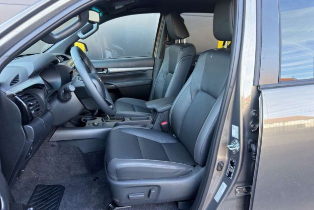 TOYOTA HILUX 2.8 204 BVA INVINCIBLE 4PL