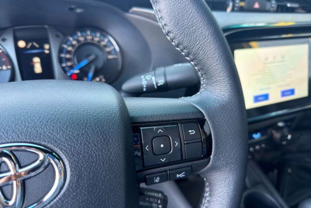 TOYOTA HILUX 2.8 204 BVA INVINCIBLE 4PL