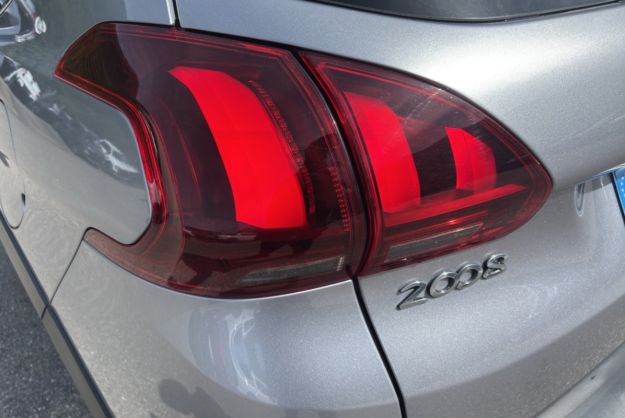 PEUGEOT 2008 1.2 130 EAT6 ALLURE CAM