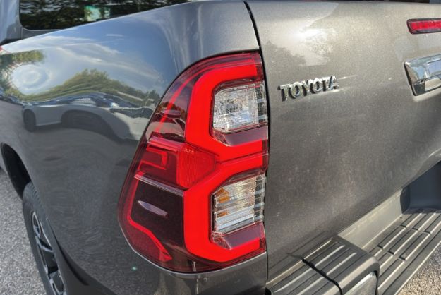 TOYOTA HILUX 2.4 D4-D 150 BVA EXECUTIVE CUIR 4PL
