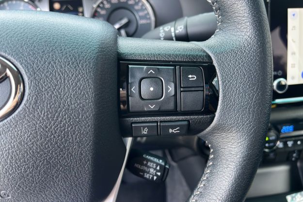 TOYOTA HILUX 2.4 D4-D 150 BVA EXECUTIVE CUIR 4PL