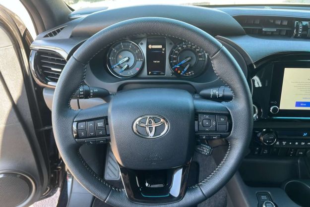 TOYOTA HILUX 2.8 204 BVA INVINCIBLE 4PL