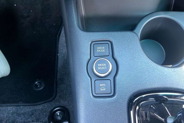 TOYOTA HILUX 2.8 204 BVA INVINCIBLE 4PL