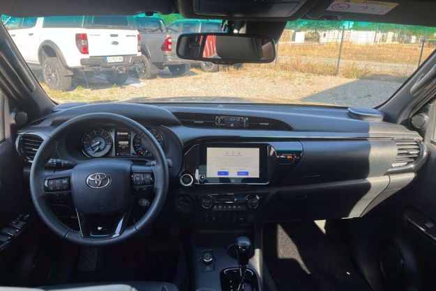 TOYOTA HILUX 2.8 204 BVA INVINCIBLE 4PL