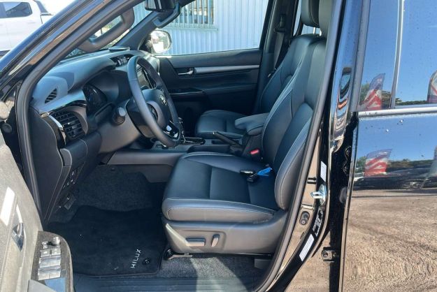TOYOTA HILUX 2.8 204 BVA INVINCIBLE 4PL