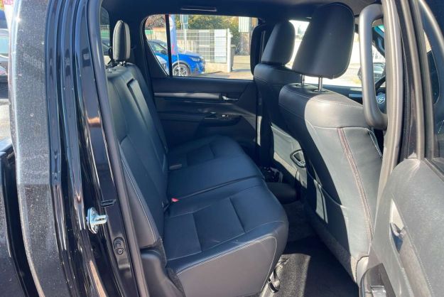 TOYOTA HILUX 2.8 204 BVA INVINCIBLE 4PL