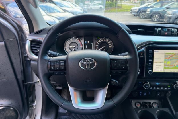 TOYOTA HILUX 2.8 204 XTRA LOUNGE BVA BENNE HYDRAU 