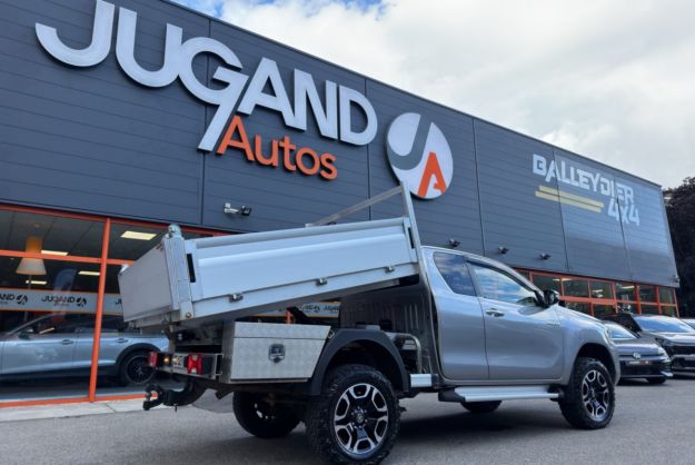 TOYOTA HILUX 2.8 204 XTRA LOUNGE BVA BENNE HYDRAU 
