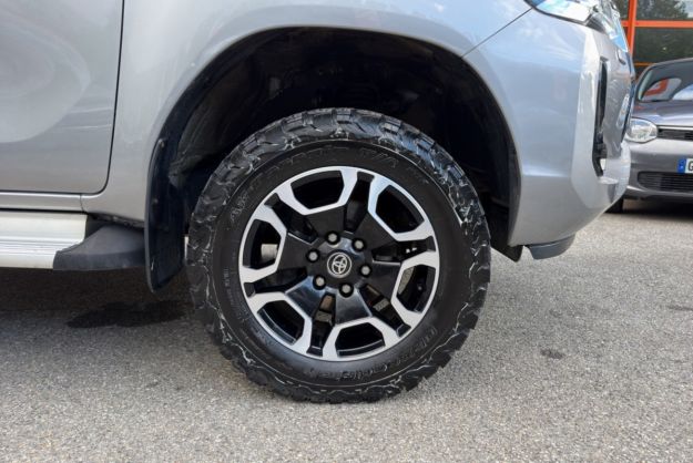 TOYOTA HILUX 2.8 204 XTRA LOUNGE BVA BENNE HYDRAU 