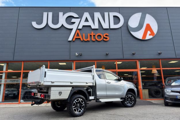 TOYOTA HILUX 2.8 204 XTRA LOUNGE BVA BENNE HYDRAU 