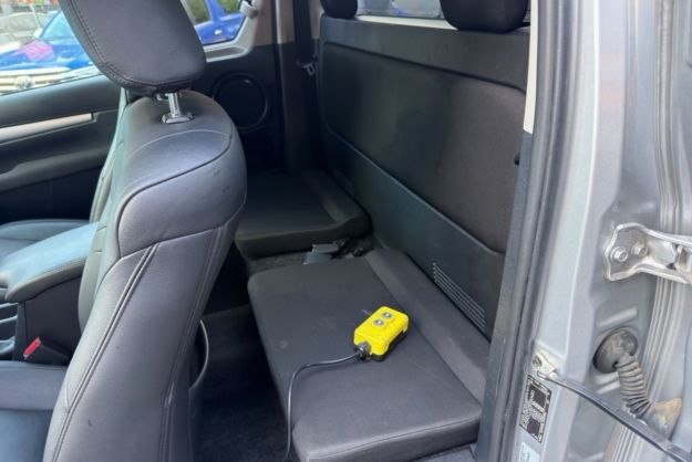 TOYOTA HILUX 2.8 204 XTRA LOUNGE BVA BENNE HYDRAU 