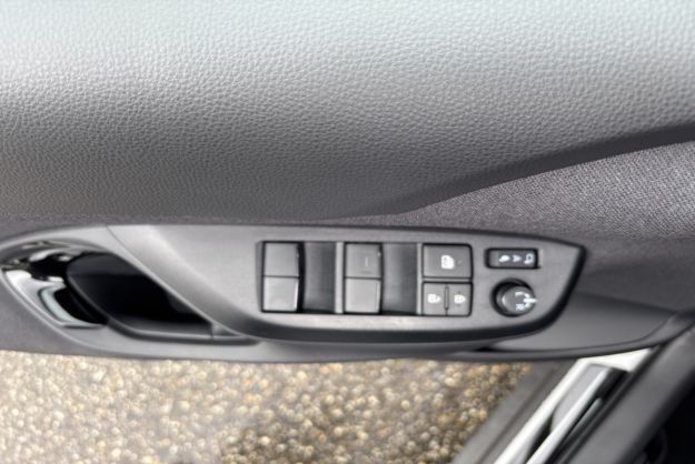 TOYOTA YARIS CROSS HYBRIDE 130 DESIGN CARGO