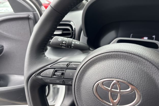 TOYOTA YARIS CROSS HYBRIDE 130 DESIGN CARGO