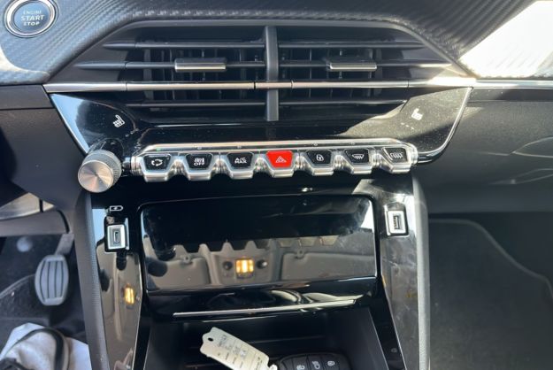 PEUGEOT 208 1.2 100 ALLURE PLUS KEYLESS CAM