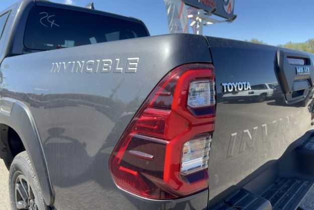 TOYOTA HILUX 2.8 204 BVA INVINCIBLE 4PL