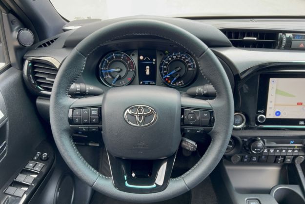 TOYOTA HILUX 2.8 204 BVA INVINCIBLE 4PL
