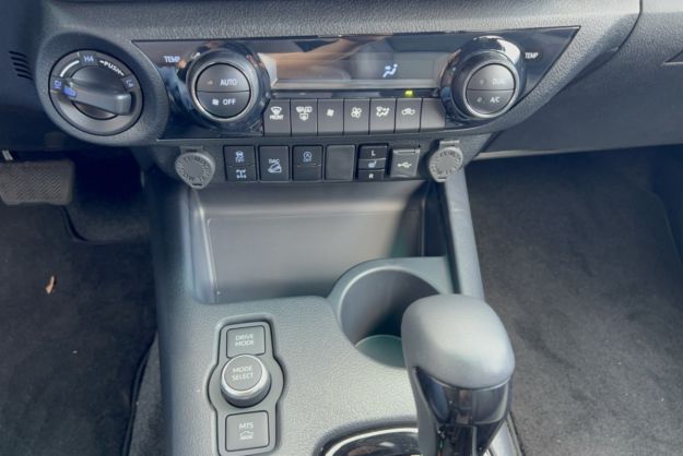 TOYOTA HILUX 2.8 204 BVA INVINCIBLE 4PL