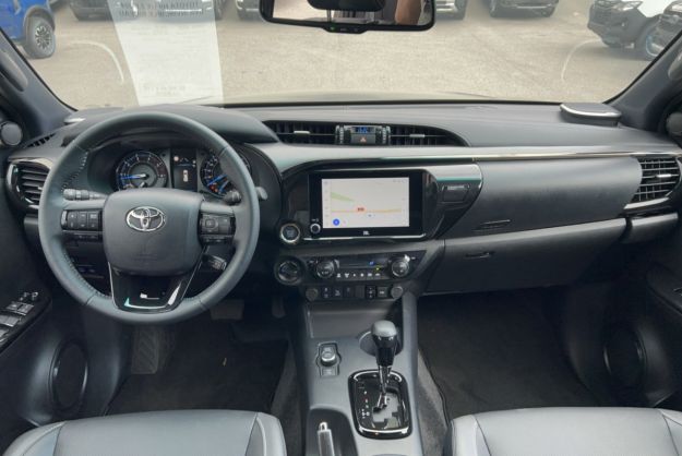 TOYOTA HILUX 2.8 204 BVA INVINCIBLE 4PL