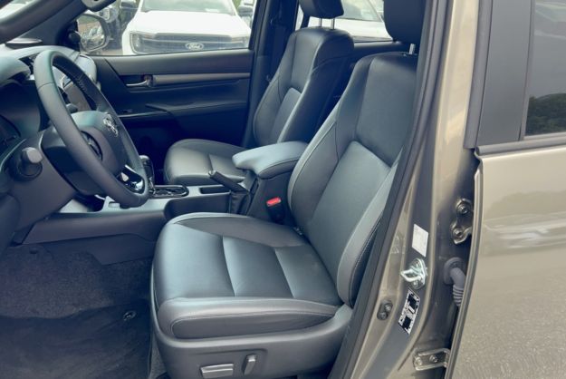 TOYOTA HILUX 2.8 204 BVA INVINCIBLE 4PL
