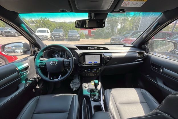 TOYOTA HILUX 2.8 204 BVA INVINCIBLE 4PL