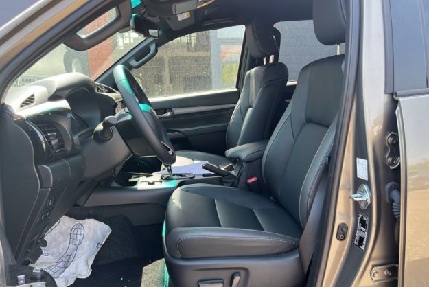 TOYOTA HILUX 2.8 204 BVA INVINCIBLE 4PL