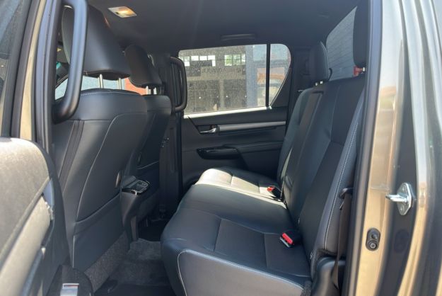 TOYOTA HILUX 2.8 204 BVA INVINCIBLE 4PL