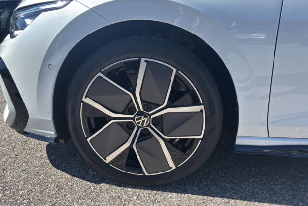 VOLKSWAGEN GOLF E-TSI 150 DSG R-LINE T.O 360