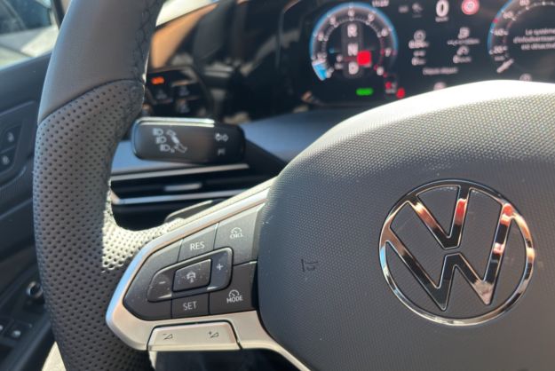 VOLKSWAGEN GOLF E-TSI 150 DSG R-LINE T.O 360