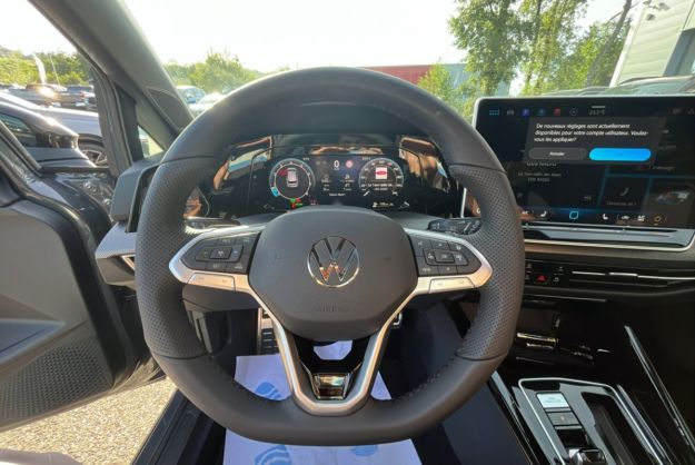 VOLKSWAGEN GOLF E-TSI 150 DSG R-LINE T.O 360