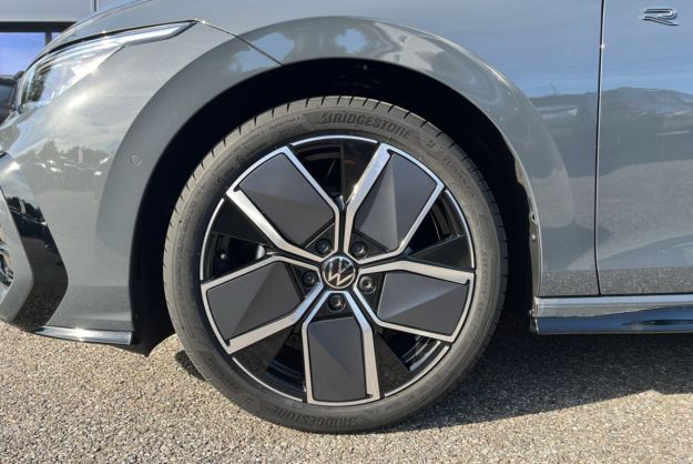 VOLKSWAGEN GOLF E-TSI 150 DSG R-LINE T.O 360