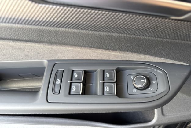 VOLKSWAGEN GOLF E-TSI 150 DSG R-LINE T.O 360