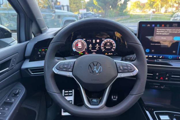 VOLKSWAGEN GOLF E-TSI 150 DSG R-LINE T.O 360